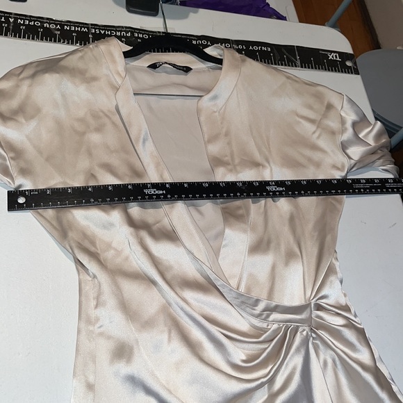Zara XS-Small  Ivory long sleeve silky faux wrap side zip midi dress runs large - Picture 9 of 13